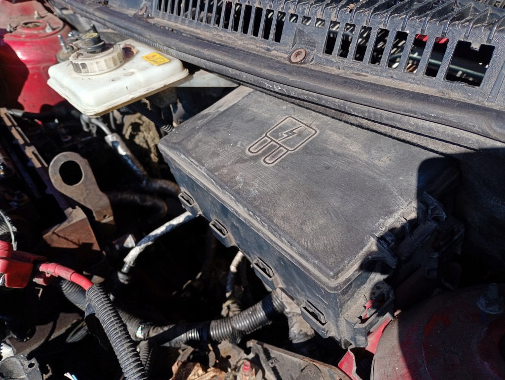 Купити Ford transit connect 02-13 коробка запобіжників 1.8 di