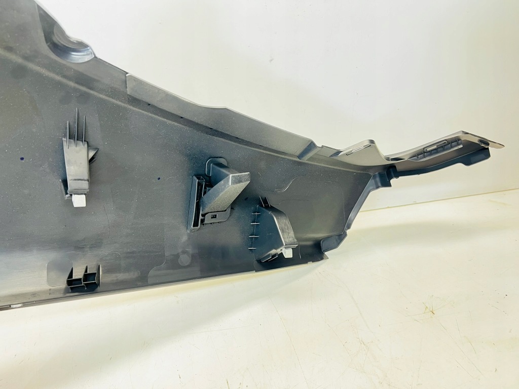 Молдинг накладка накладка порог правая  задний audi a3 8v sprotback 8v4867768b в Украине