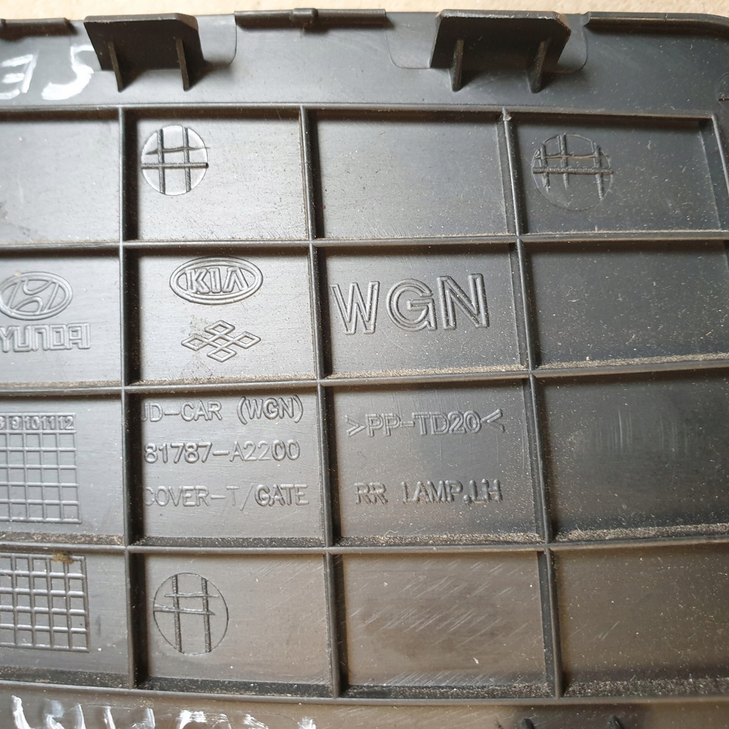 фото №7, Заглушка внутренняя лампы правый задняя kia ceed ii оригинальный номер