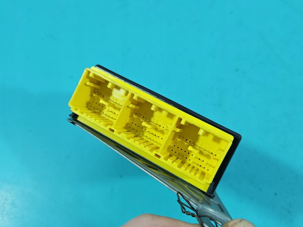 Блок керування подушок подушка безпеки renault trafic iii 985109244r po спрацюванні в Україні