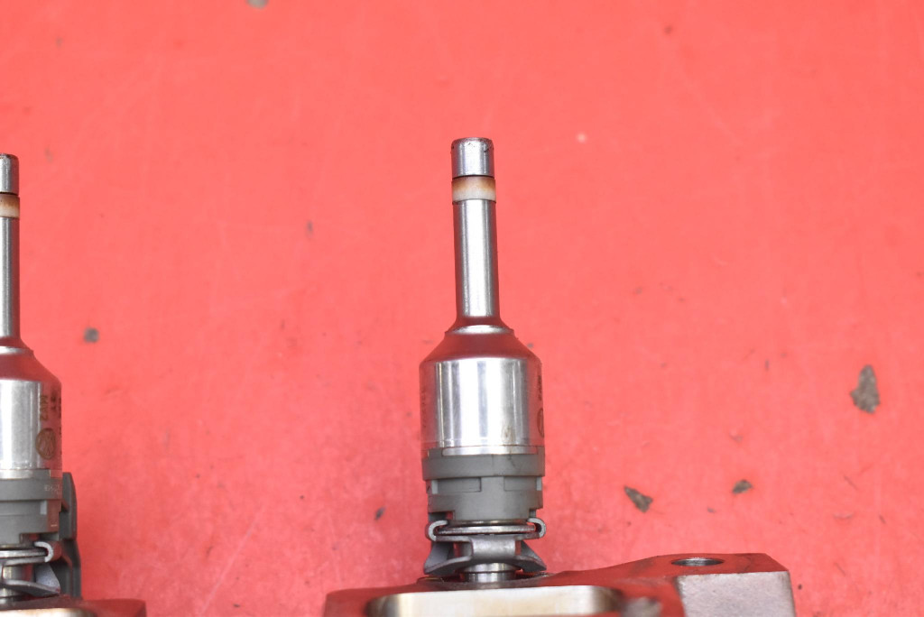 Молдинг упорскування форсунки gk284ahb vw touran 1 1 1.4 tsi 140 km рестайлінг  10-15 Доставка