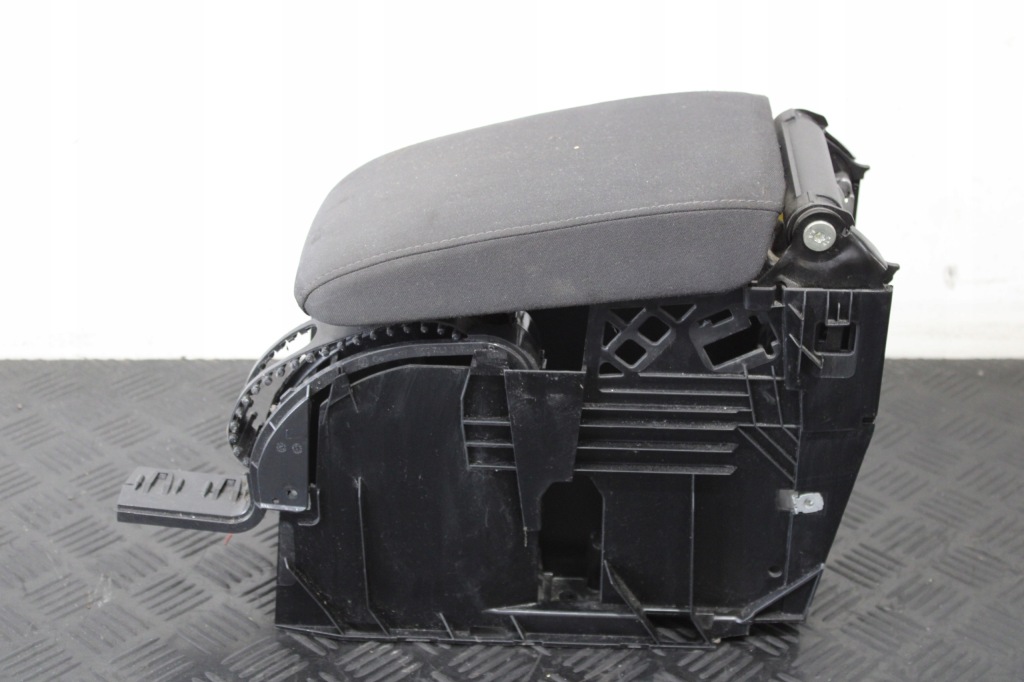 фото №1, Підлокітник golf vi 6 5k0