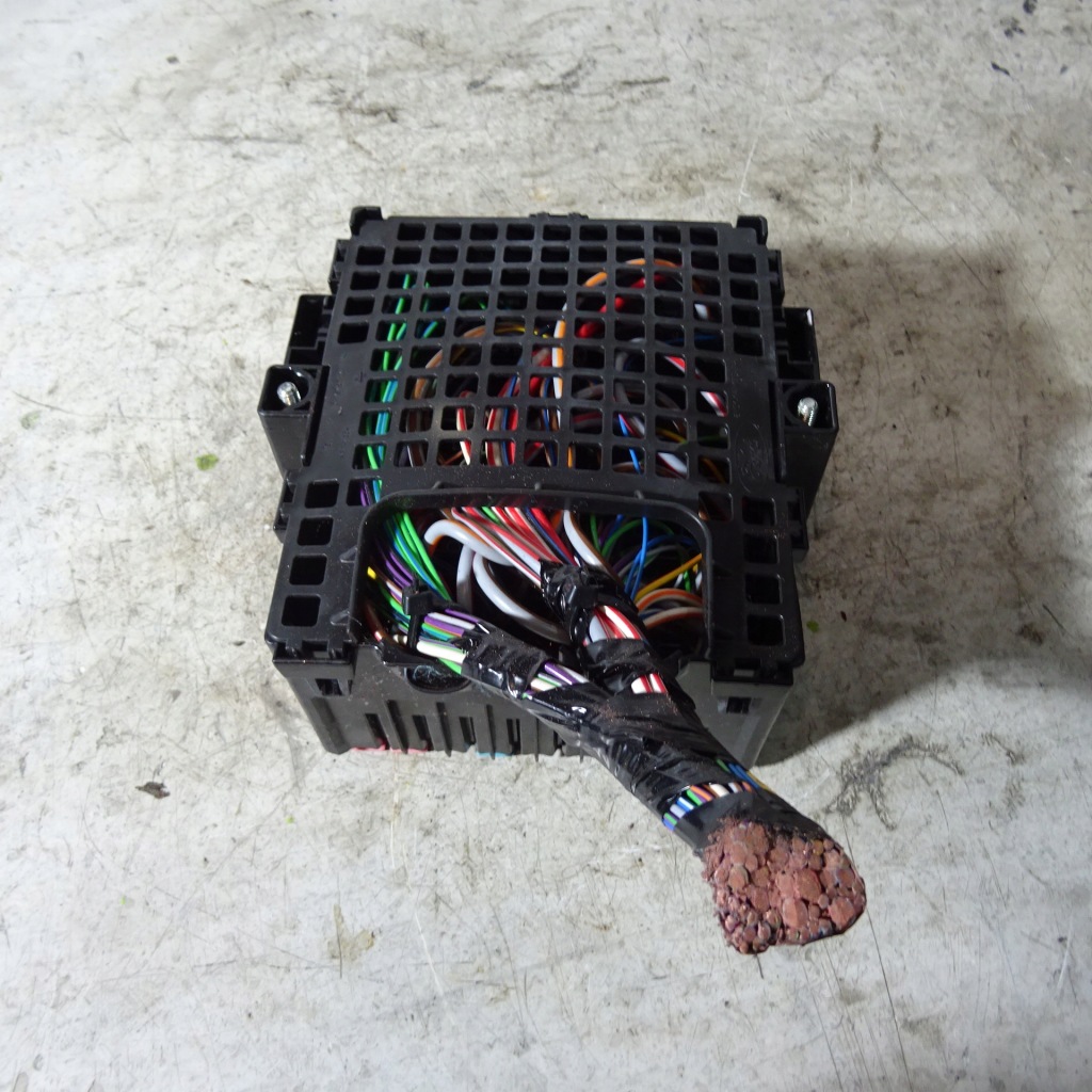 фото №2, Ford transit courier 1.0eb коробка запобіжників