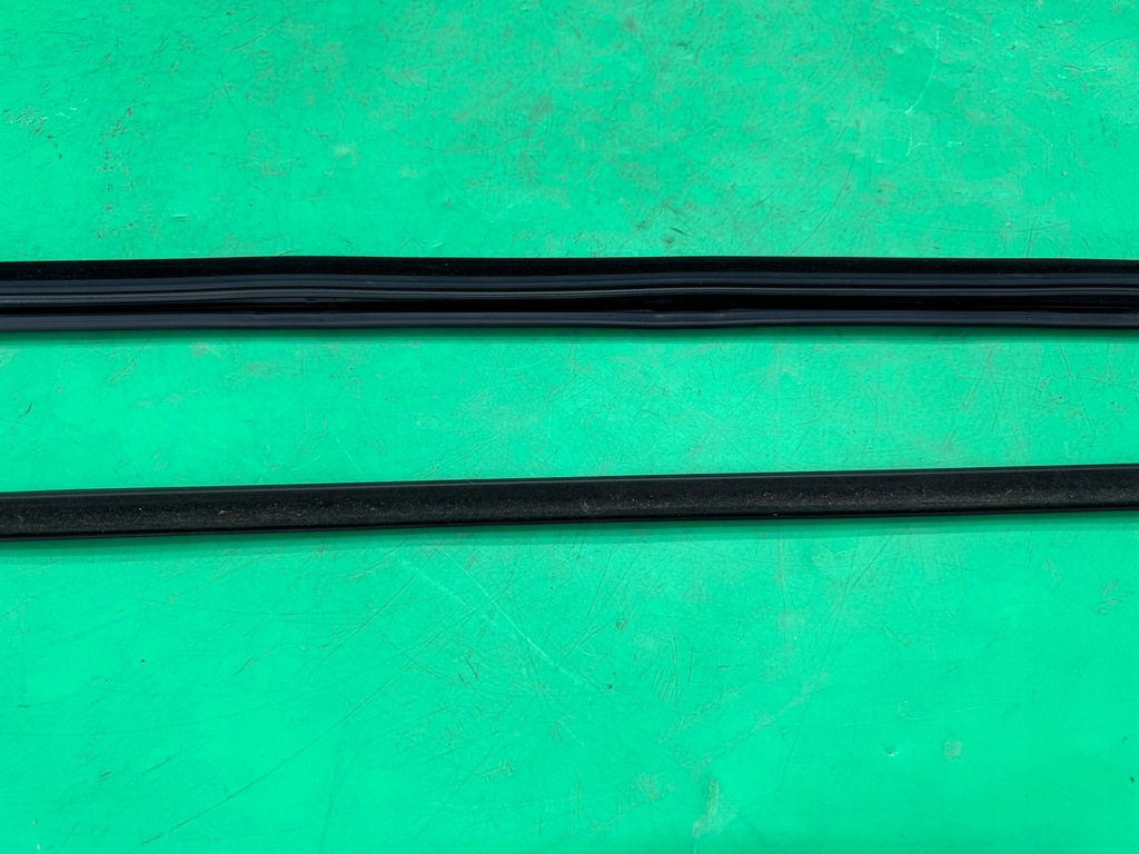 фото №7, Молдинг дверь уплотнитель левая наружная + внутренняя volvo c30 06-