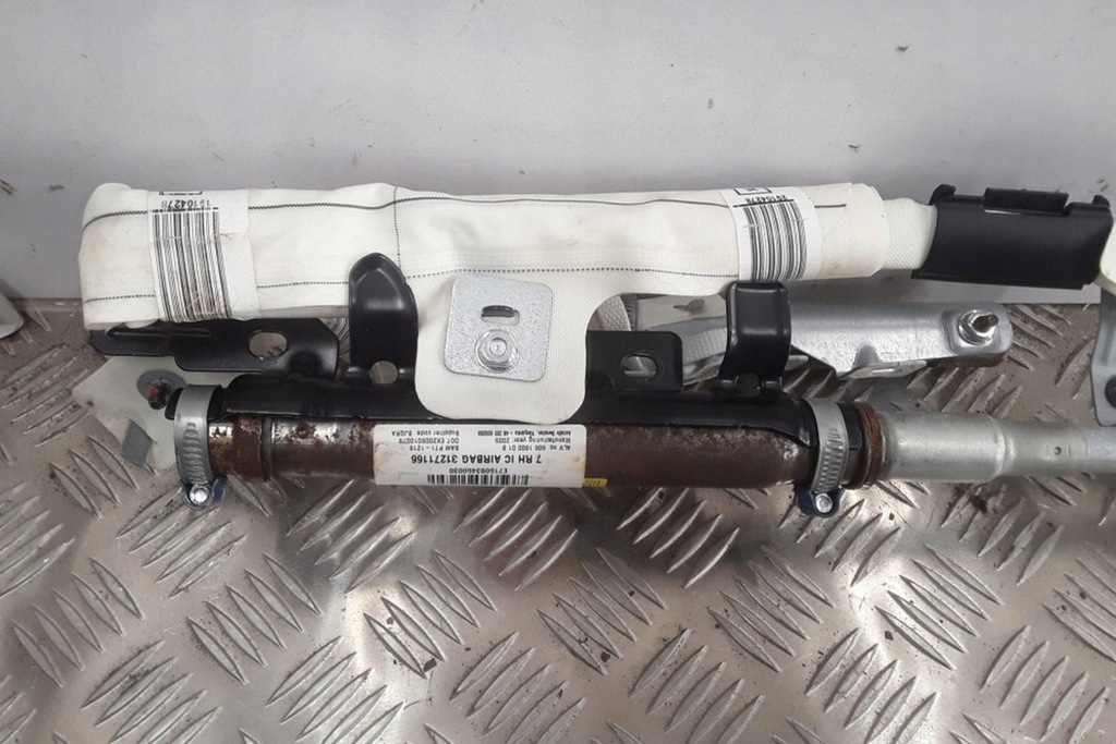 фото №7, Шторка безопасности правая volvo xc90 i 31271166 2.4l дизель 2009