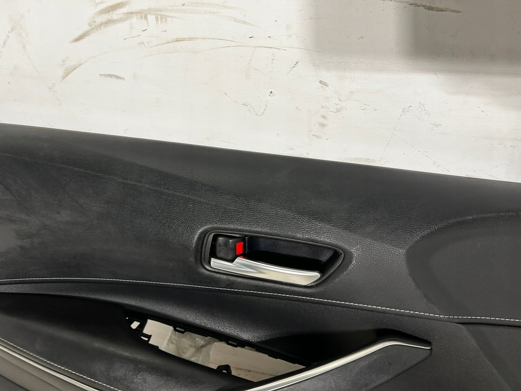 фото №4, Corolla e21 обшивка обивка дверь передних левый перед кожа с led