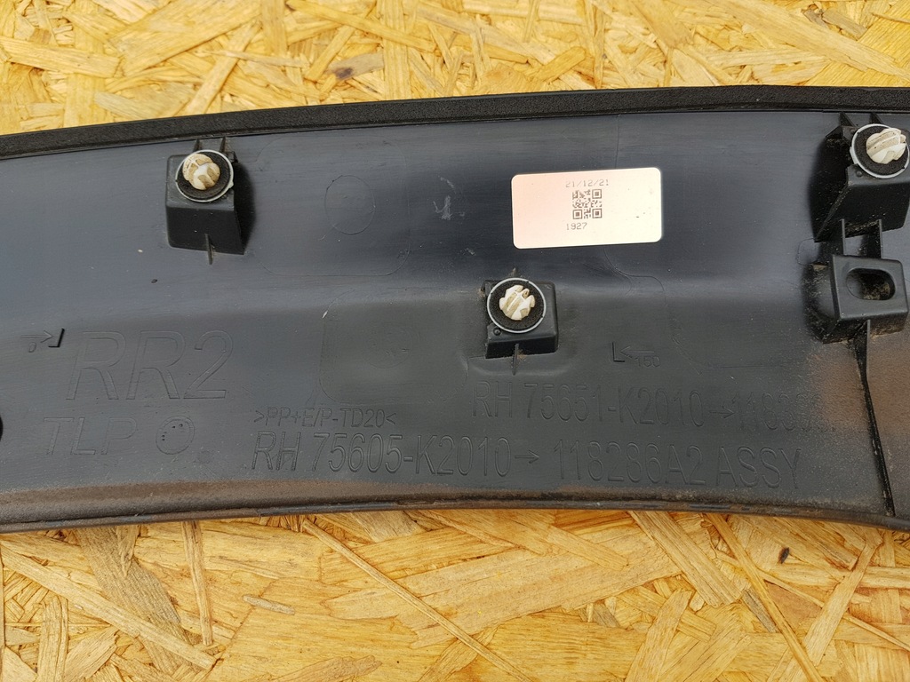 фото №10, Toyota yaris cross молдинг крила правий задня задня