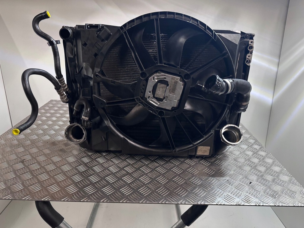 Комплект радіатор вентилятор m57 335d bmw e90 e91 e92 e93 Зі Шроту