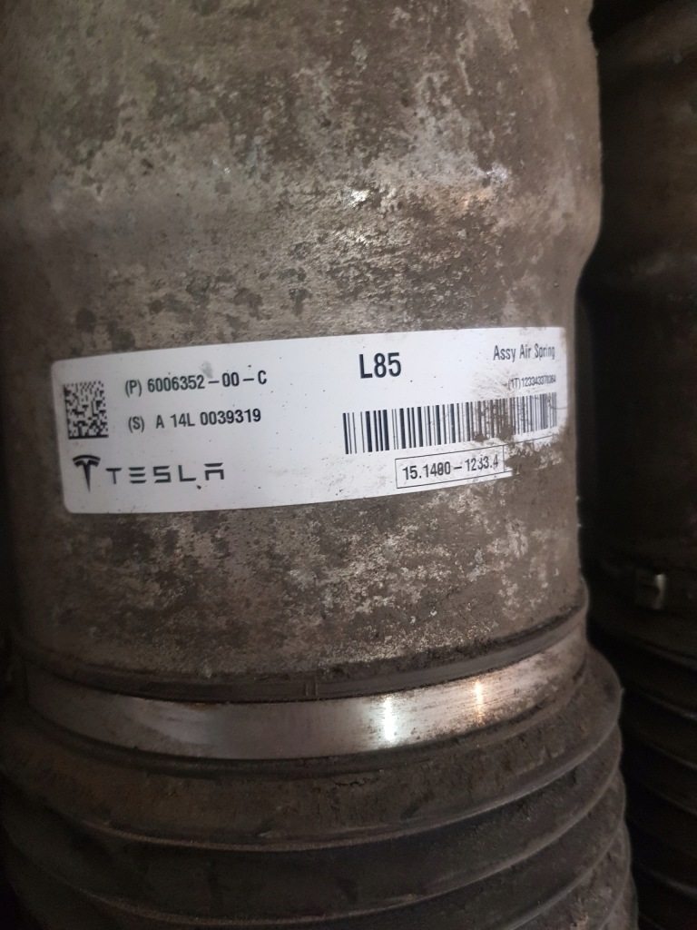 Tesla x s амортизаторы задние задний  правый левый Киев
