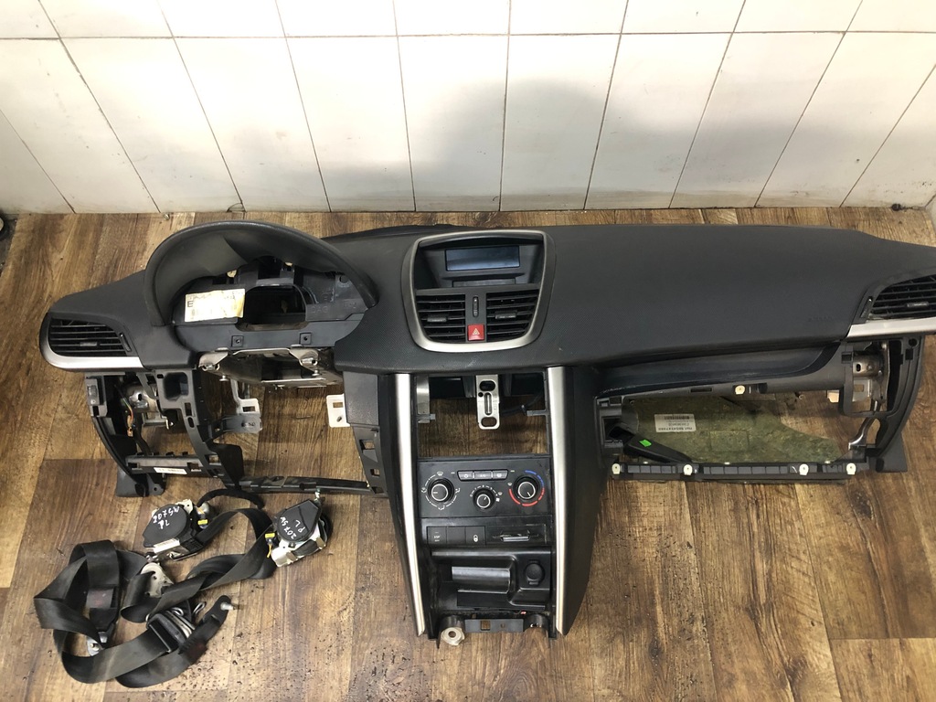 фото №1, Приборная панель консоль peugeot 207 sw