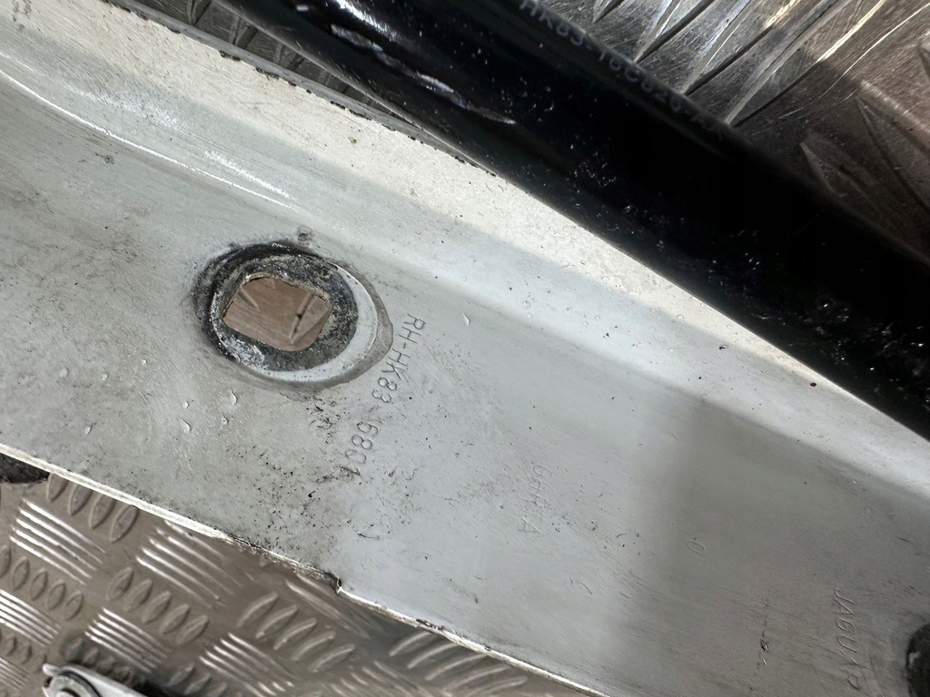 фото №10, Петлі капот перед jaguar f-pace