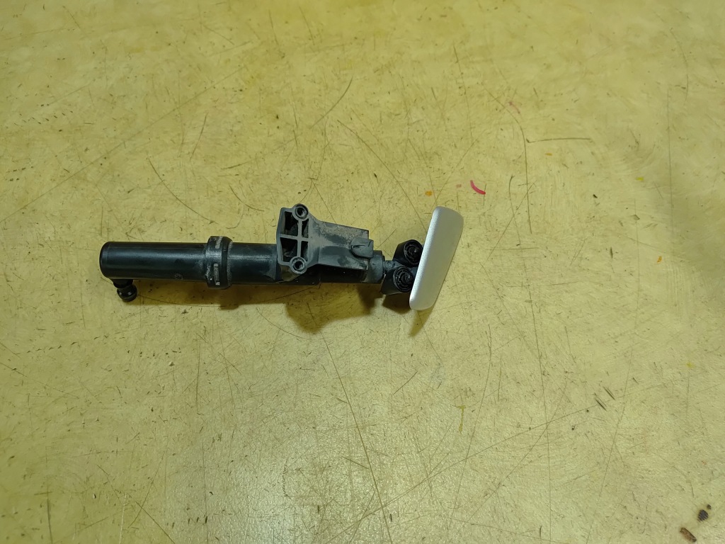 фото №1, Volvo s40 ii v50 омивач лампи правий 1307030347