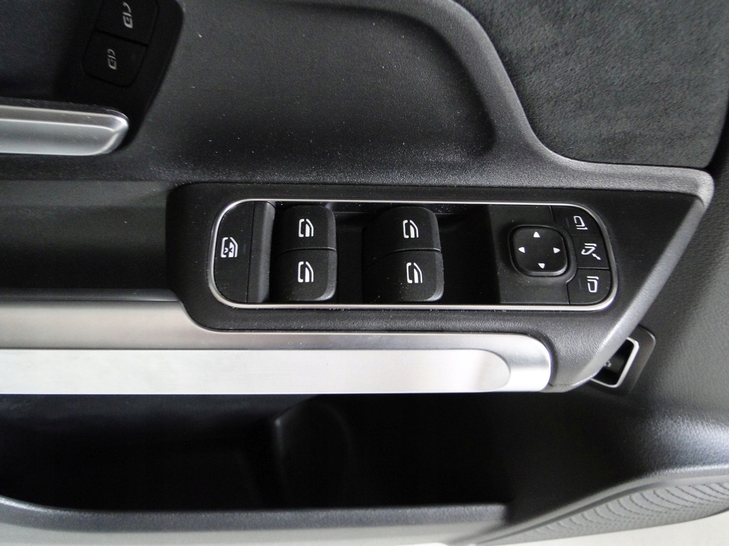 фото №8, Mercedes glb x247 247 amg обивка обшивка дверь передние левая czerwona nić