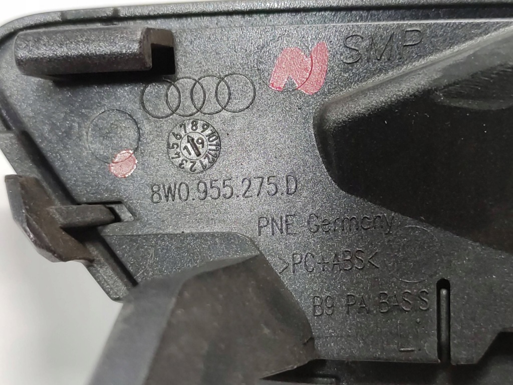 Купити Audi a4 b9 рестайлінг  заглушка розпилювача ліхтарі  ліва 8w0955275d