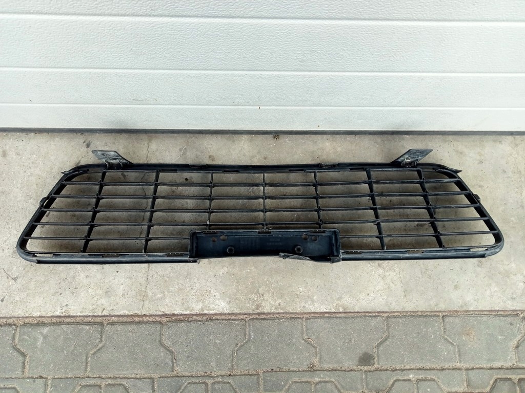 фото №9, Toyota hilux viii 15- решётка средняя бампера перед 53112-0k130