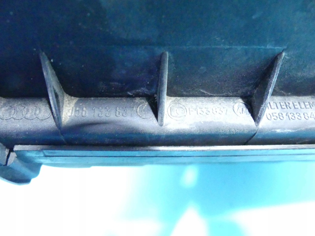 Корпус фільтра повітря audi a4 b5 058133835bf Зі Шроту
