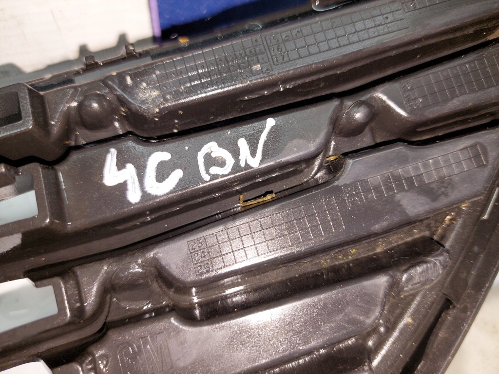 фото №10, Решітка радіатора решітка бампера перед середня opel astra j iv lift 2012- 13368822