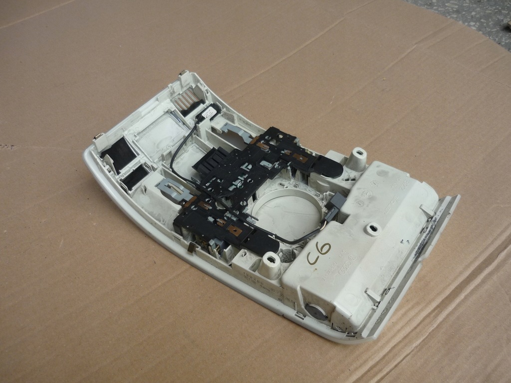 фото №12, Лампа стельовий салону audi a6 c6 4f0947135j