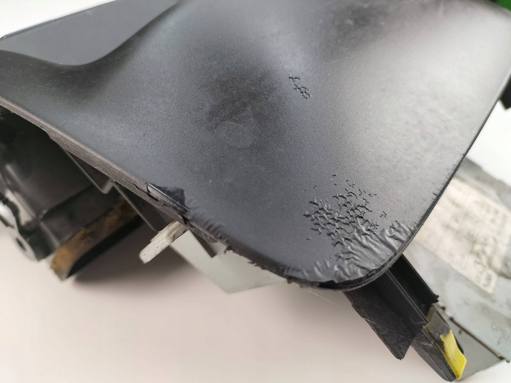 фото №9, Консоль средняя радио toyota avensis 8611005020