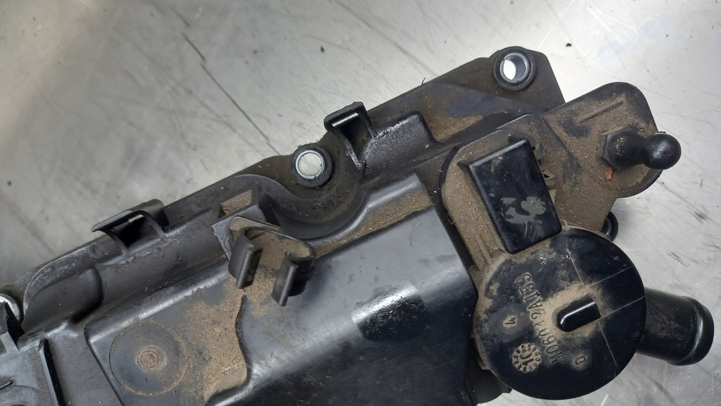 фото №6, Кришка клапанів 9689112980 volvo s40 v50 1.6 hdi d2 115km