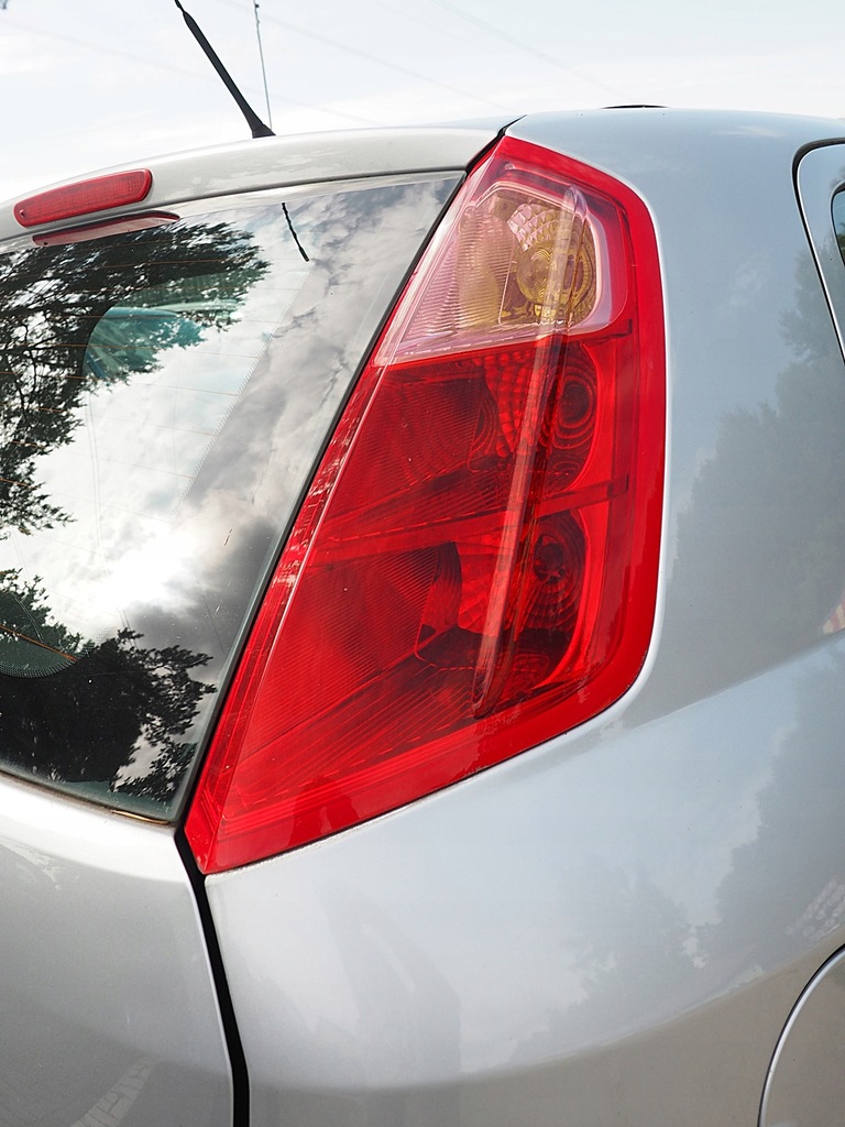 фото №2, Grande punto лампа права задня задня