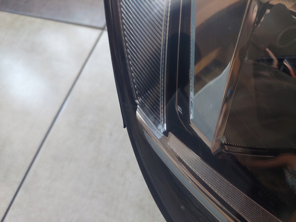 фото №6, Права лампа - звичайна - vw touran iii - 5tb- 2015