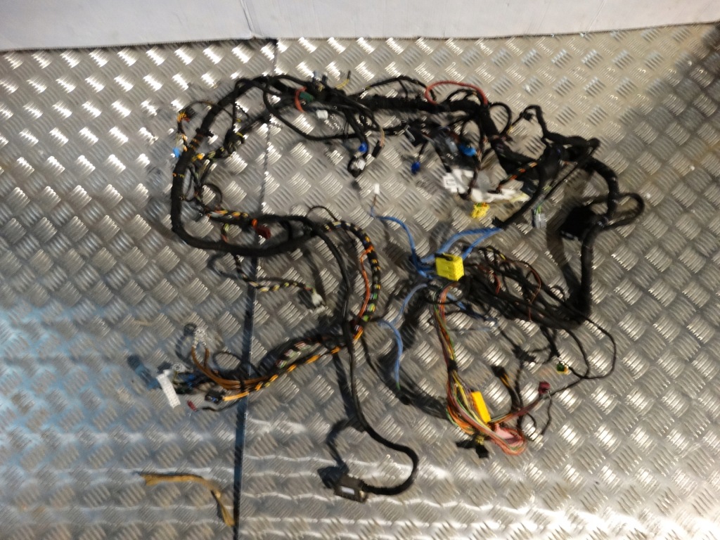 фото №1, Электропроводка отсек двигателя mercedes w212 6.3 amg 1