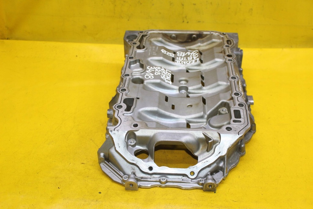 фото №5, Поддон масляная leon ii a3 a4 a5 golf vi octavia ii bzb 1.8 tfsi 06j103603t