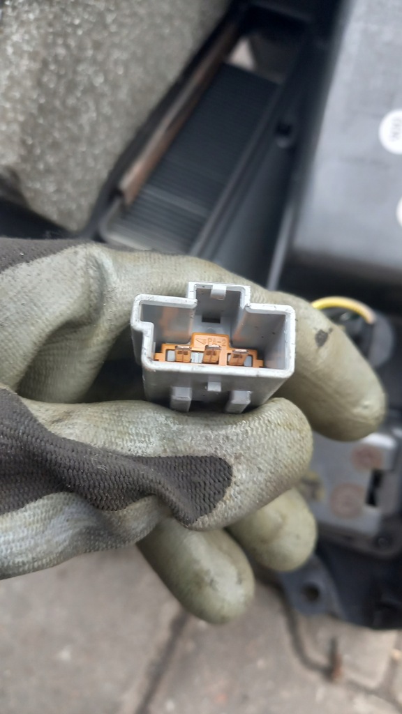 фото №7, Підлокітник volvo v40 01r kombi