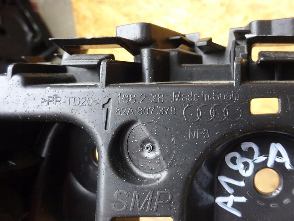 фото №9, Audi a1 82a gb направляющие крепления бампера задняя задние комплект