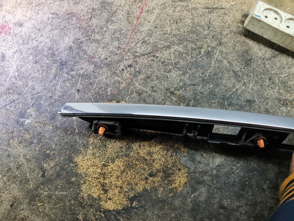 фото №7, Молдинг накладка крышки mercedes w204 kombi a2047401693