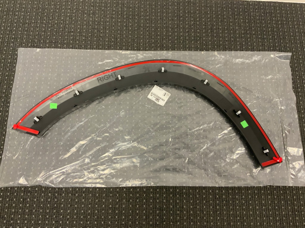 фото №15, Молдинг крыла правая левая передняя peugeot 2008 i