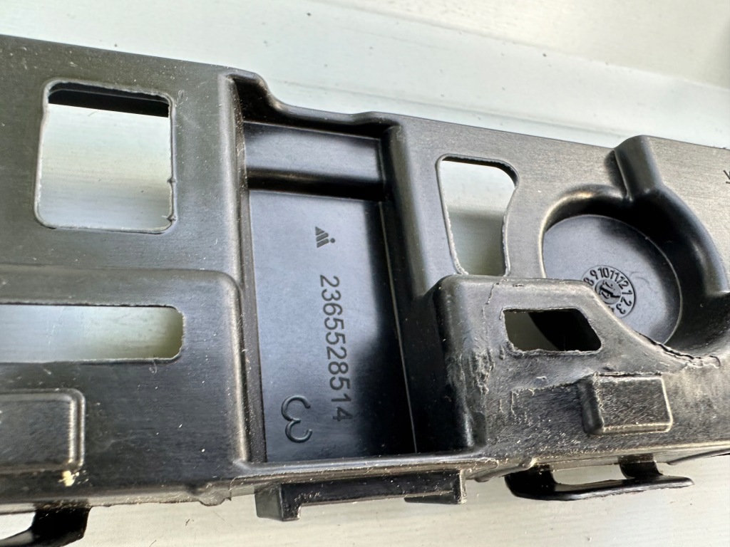 Купить Opel оригинальный номер 2365528514 направляющая бампера