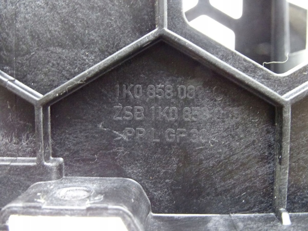 фото №3, Vw golf v 03-09 рамка кронштейн радио