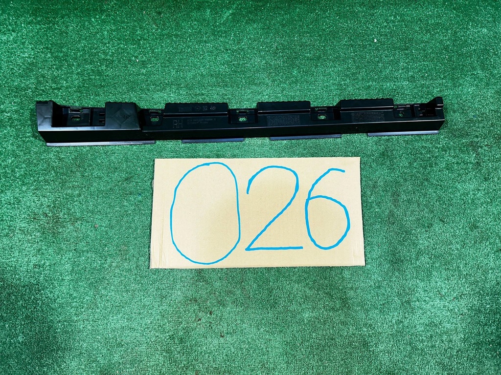 фото №10, Bmw x1 e84 кронштейн напрямна накладки порога правої 2991498