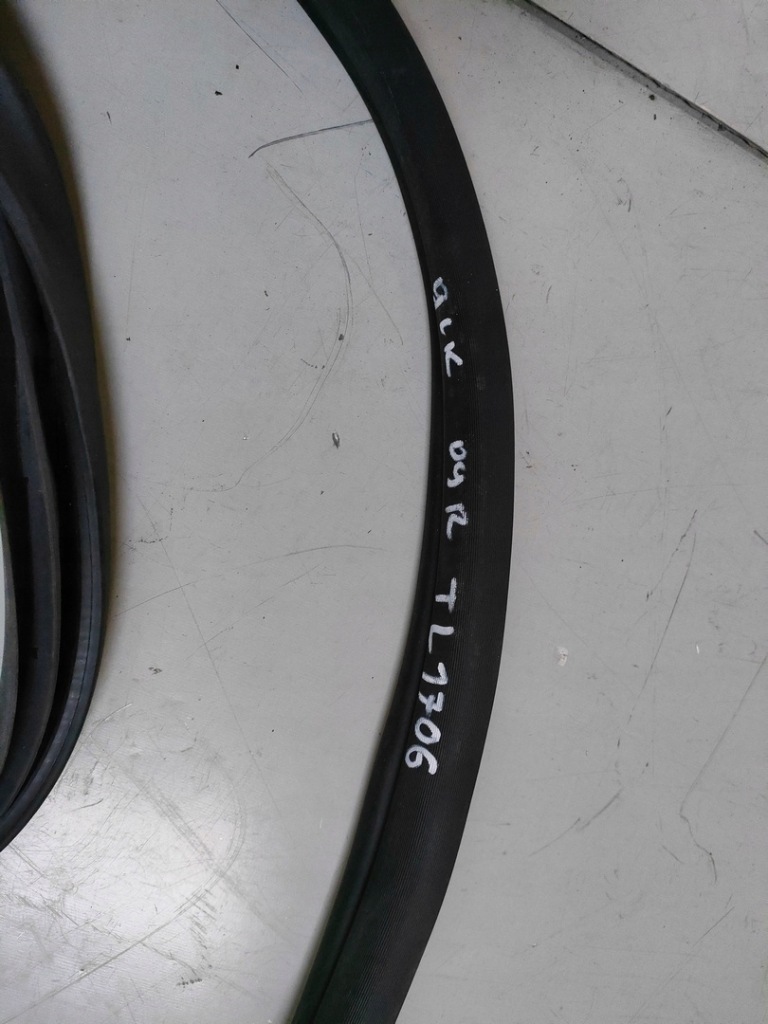 фото №2, Mercedes glk прокладка дверь левый задняя