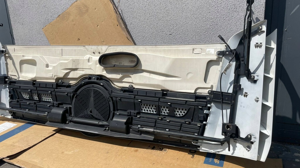 Капот poliki решітка радіатора mercedes actros mp4 mp5 білий в Україні