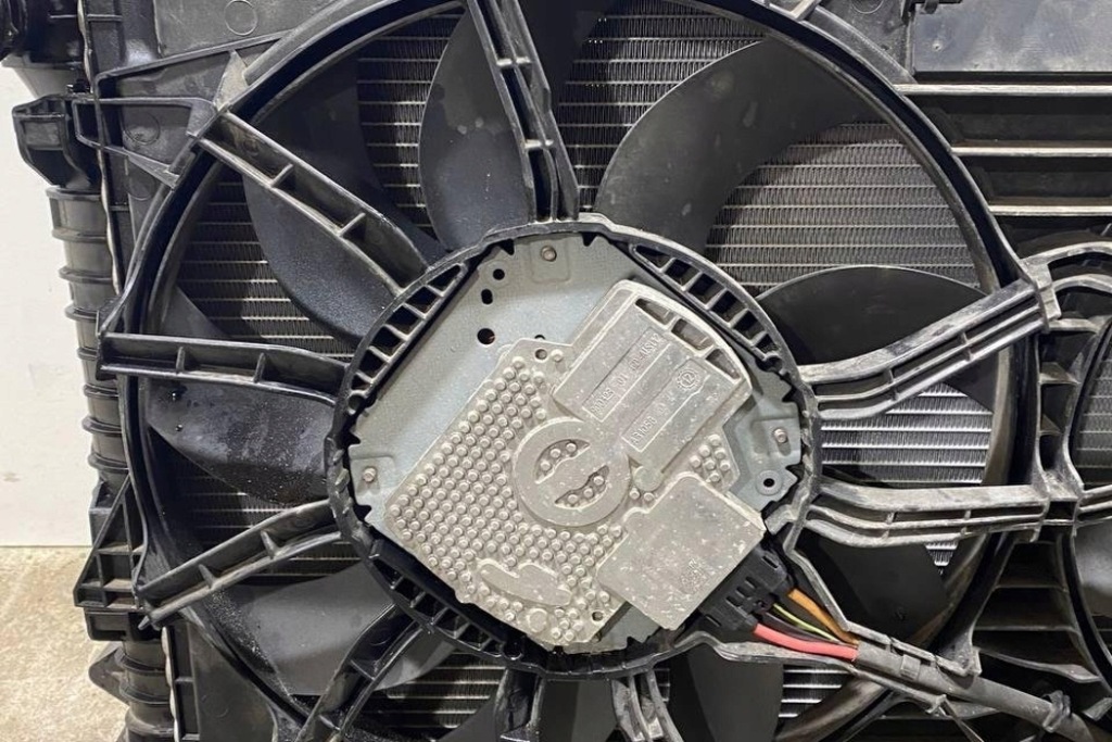 Купити Радіатор води audi a7 sportback 4ga, 4gf 4h0121003n бензиновий 228kw 2013