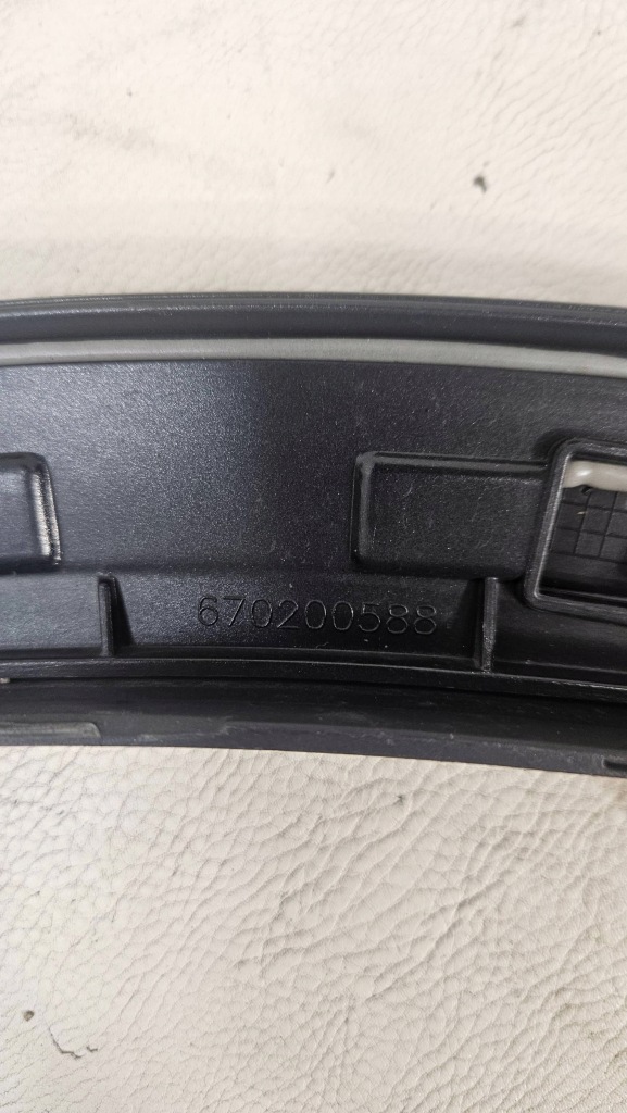 Молдинг крила лівий перед maserati grecale trofeo 670200588 Зі Шроту