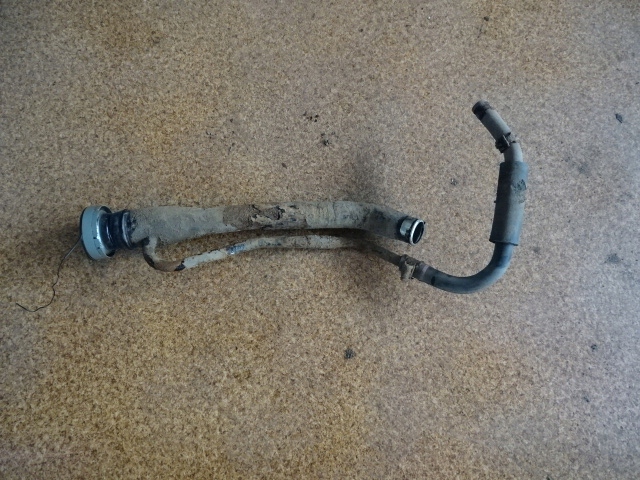 фото №1, Toyota hilux 07r 3,0 заливная горловина топлива труба