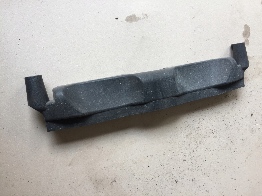 фото №1, Mercedes glc w253 lift направляющая бампера задняя заднего