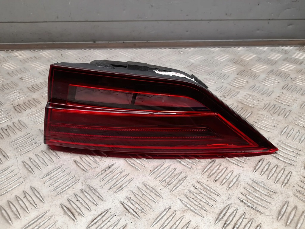 фото №7, Audi a3 s3 8v 8v5945094f задня сторона права лампи задні