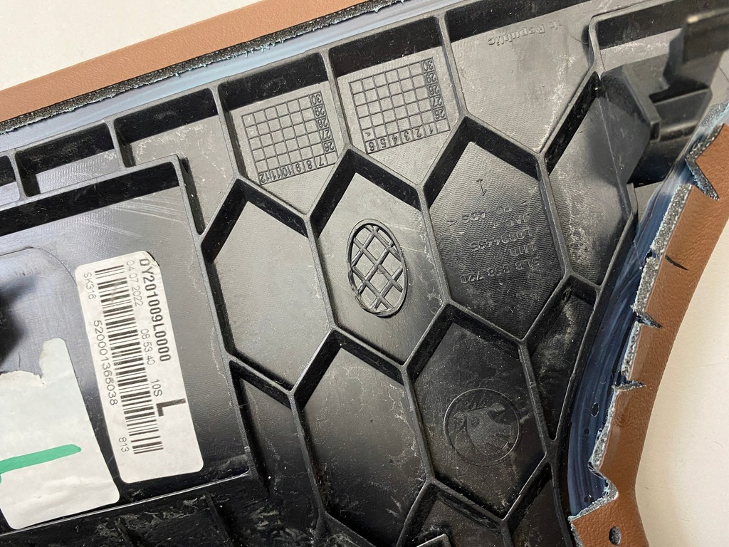 фото №11, Skoda enyaq iv накладка кожа dekor консоли верхний