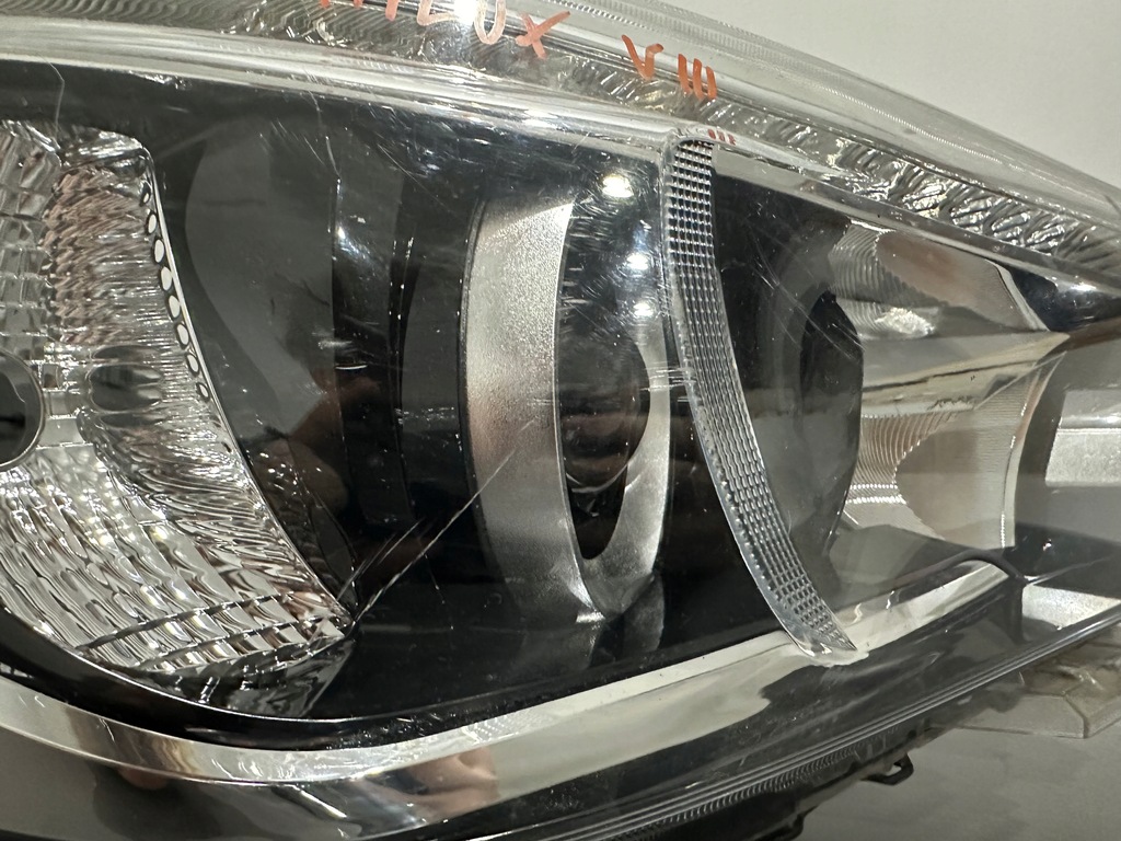 фото №5, Toyota hilux viii лампа правая led europa