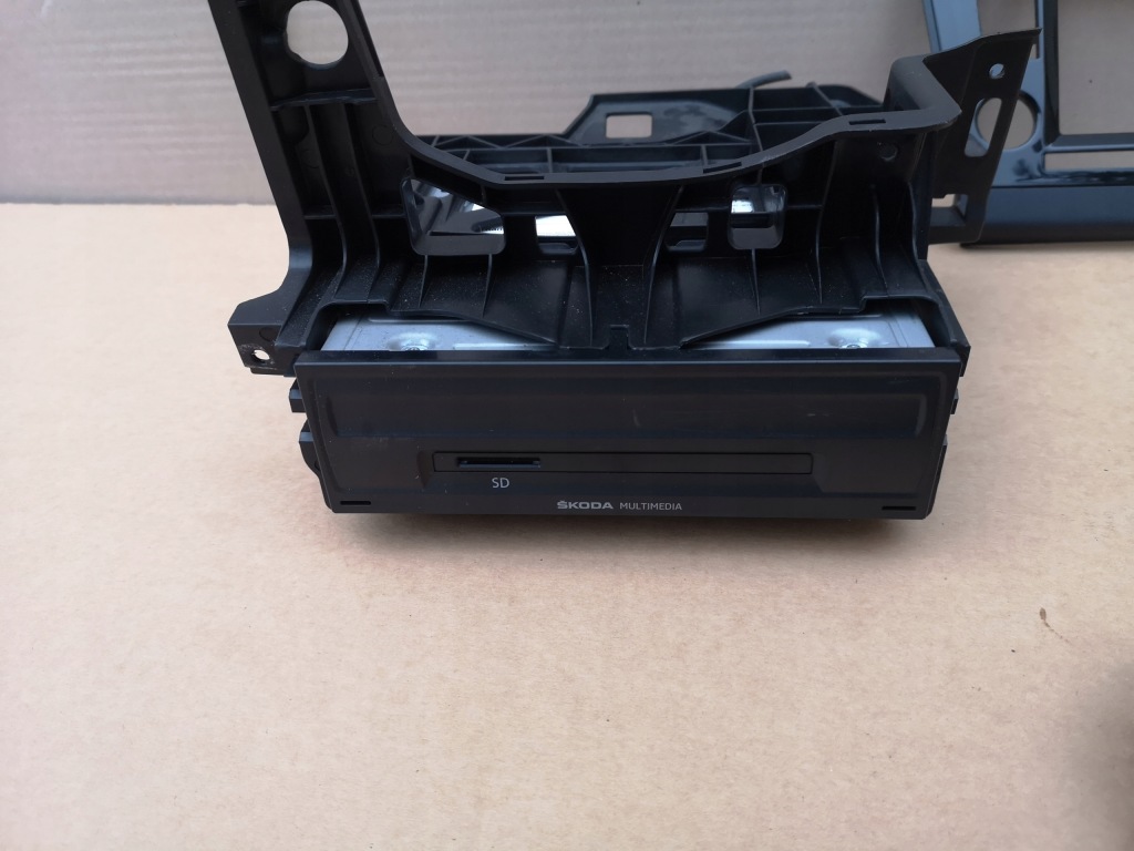 Skoda rapid 12-17 радио радиопроигрыватель дисплей комплект  набор 5ja919604 Недорого