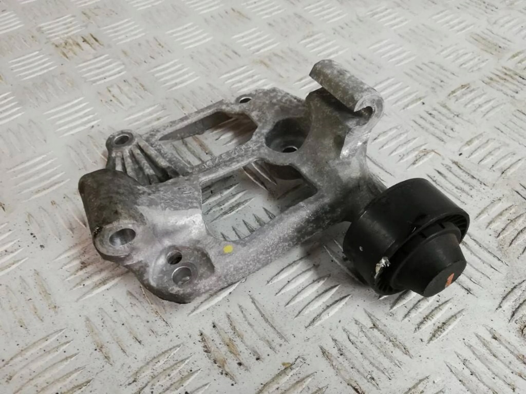 фото №1, Кронштейн генератора c3 ii peugeot 208 9676865580