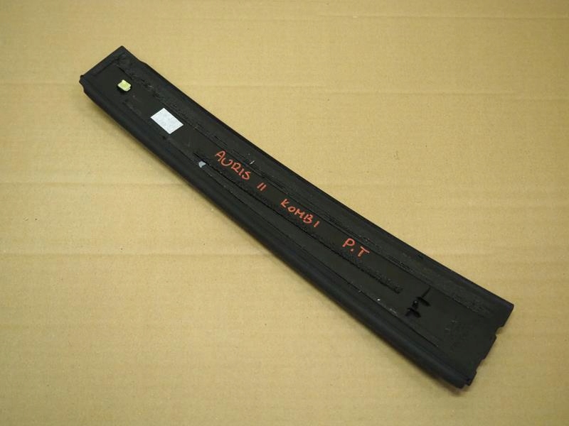 фото №2, Накладка стойка дверь правый задняя toyota auris ii