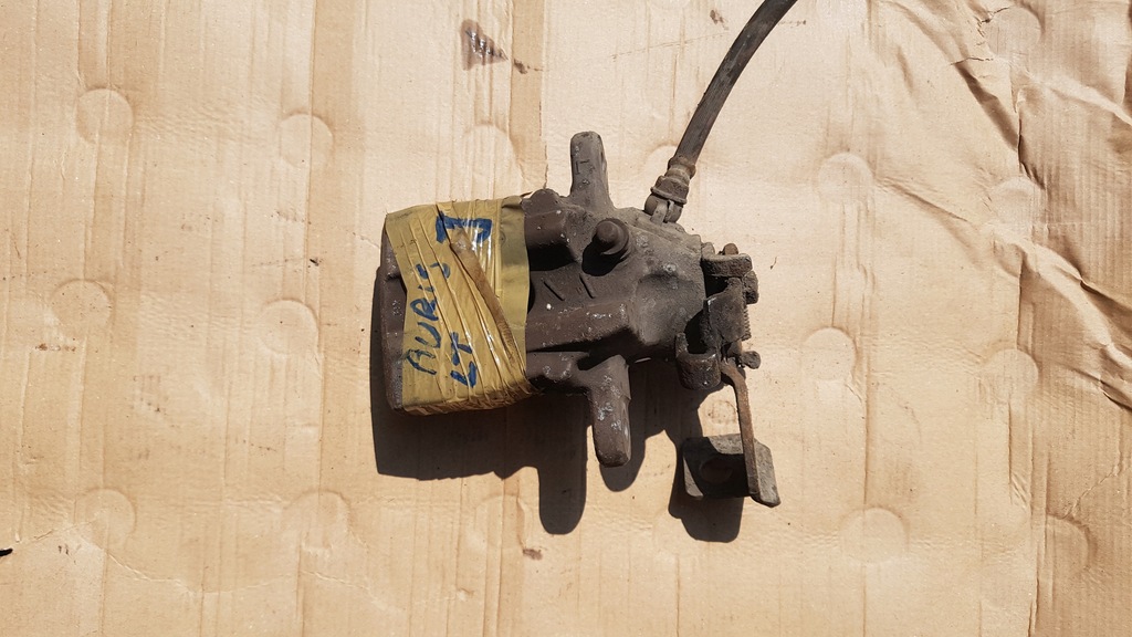 фото №1, Toyota auris 07-12 суппорт левый задняя