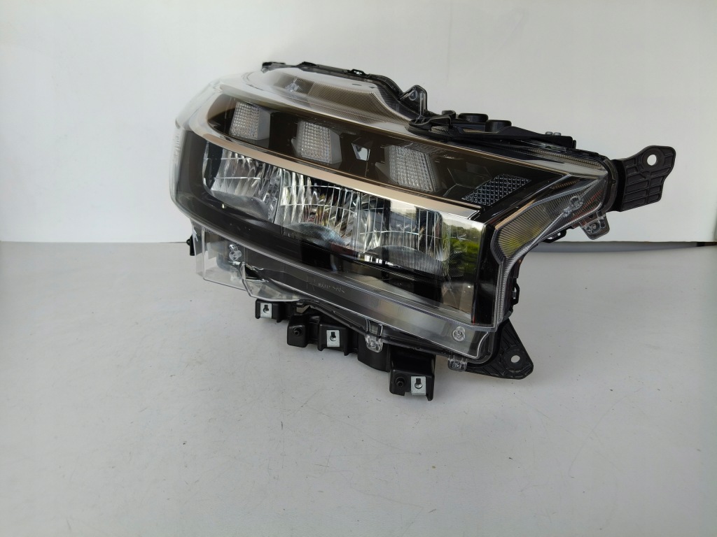 фото №1, Лампа права фара suzuki sx4 s-cross 22- full led