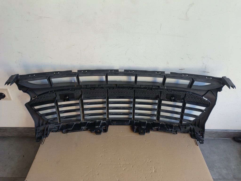 Купить Решётка  бампера porsche macan решётка 95b807683h bardzo хорошее состояние